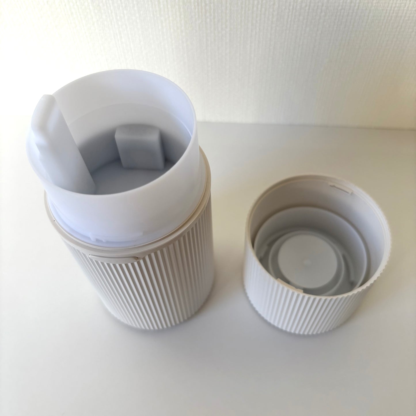 ワンダーミスト コードレス（充電式）超音波アロマディフューザー【白】